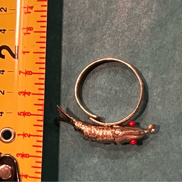 VINTAGE MOVING TIN PLATES ARTICULATED FISH FISHING ring - Picture 4 of 5